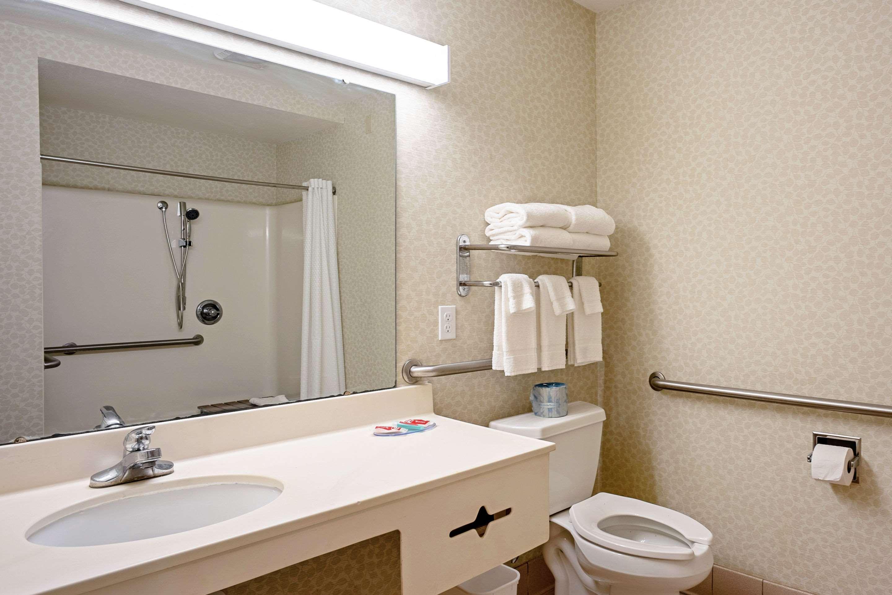 Quality Inn Frontier At Us Hwy 30 Clinton Eksteriør billede
