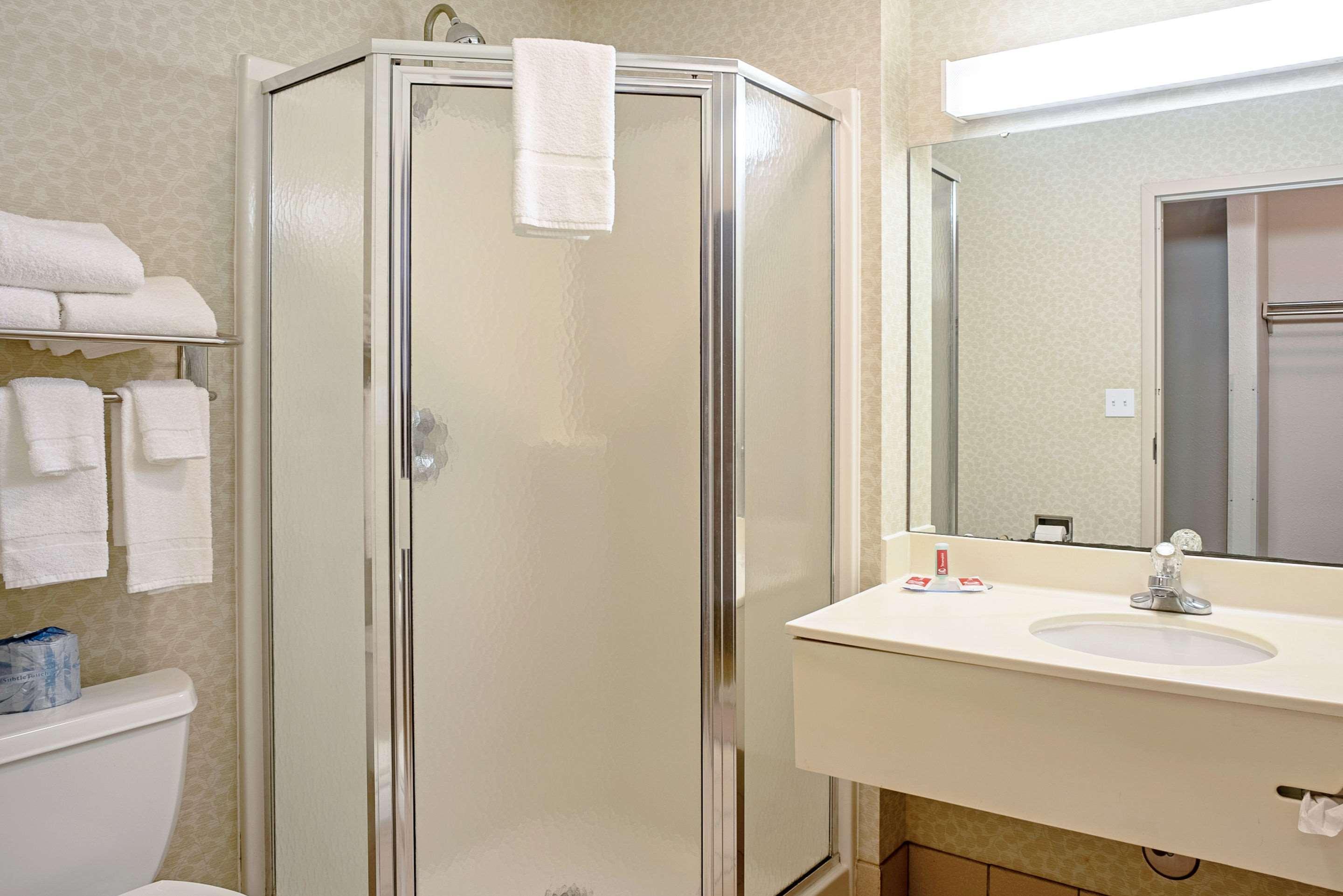 Quality Inn Frontier At Us Hwy 30 Clinton Eksteriør billede