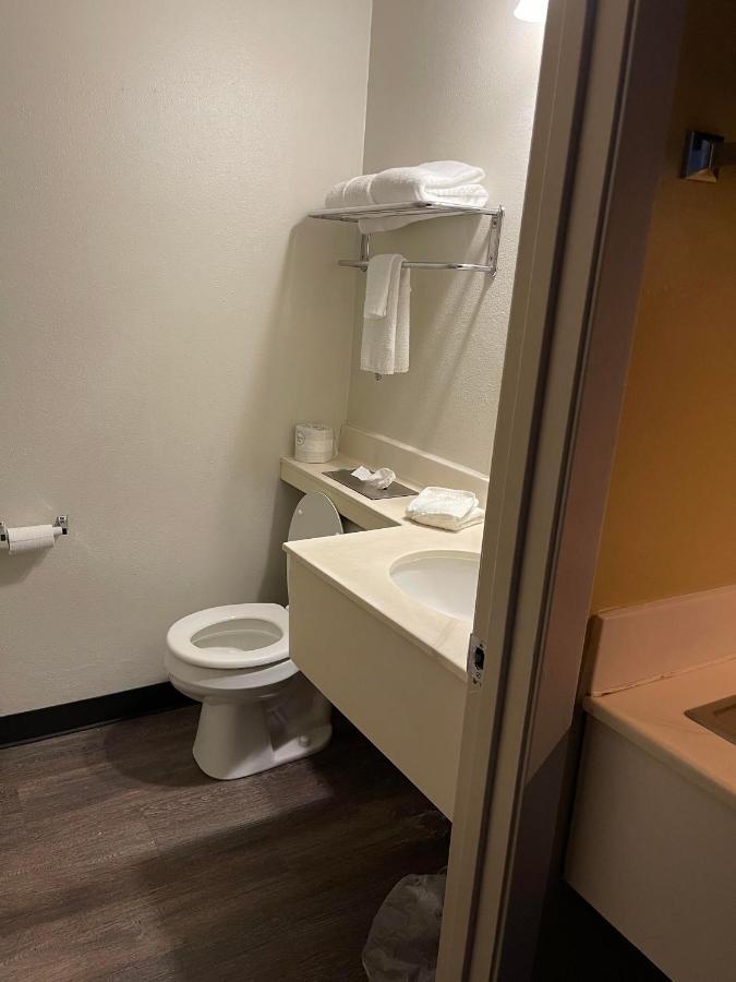 Quality Inn Frontier At Us Hwy 30 Clinton Eksteriør billede