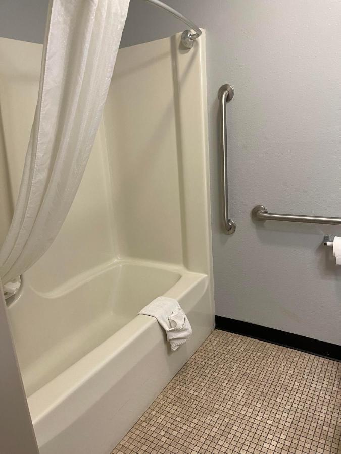 Quality Inn Frontier At Us Hwy 30 Clinton Eksteriør billede