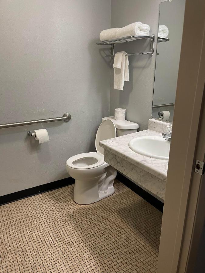 Quality Inn Frontier At Us Hwy 30 Clinton Eksteriør billede